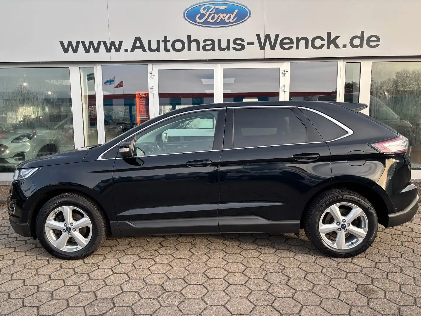 Ford Edge Titanium 4x4*2.HAND*PANO*AHK*LEDER*WINTER-P Schwarz - 1