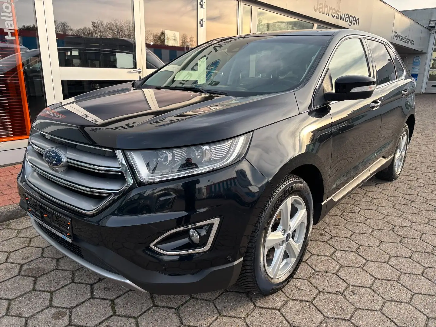 Ford Edge Titanium 4x4*2.HAND*PANO*AHK*LEDER*WINTER-P Schwarz - 2