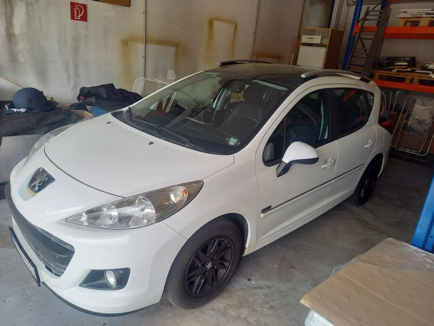 Peugeot 207 1,6 HDi 90 Lion Edition SW Weiß - 2