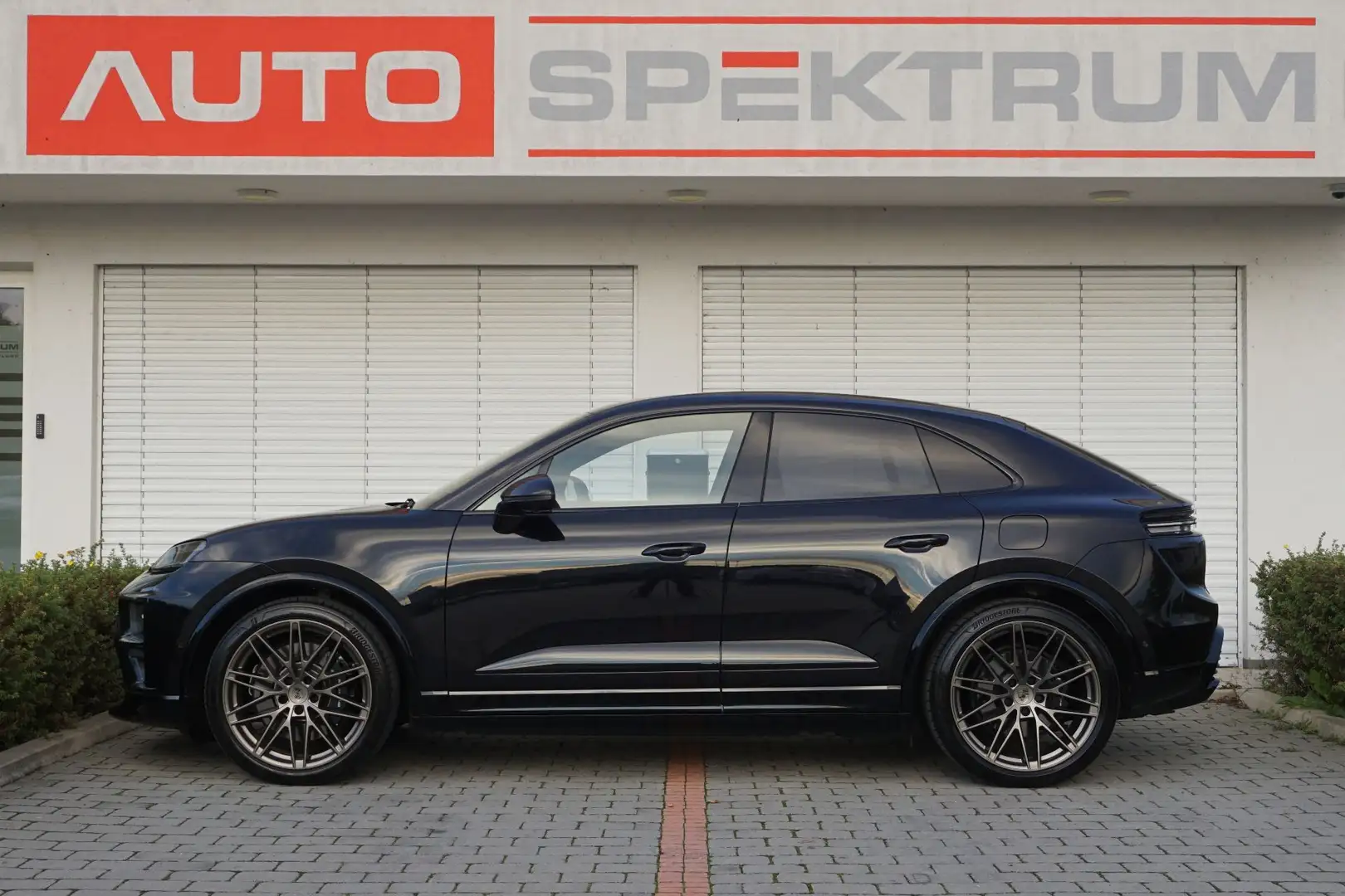 Porsche Macan Turbo EV | € 996 mtl | Vollausstattung Noir - 2