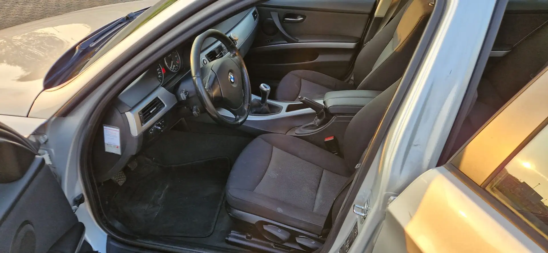 BMW 318 318i Срібний - 1