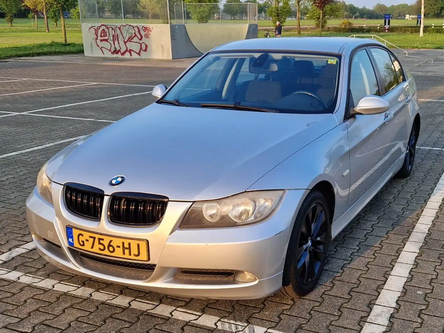 BMW 318 318i Срібний - 2