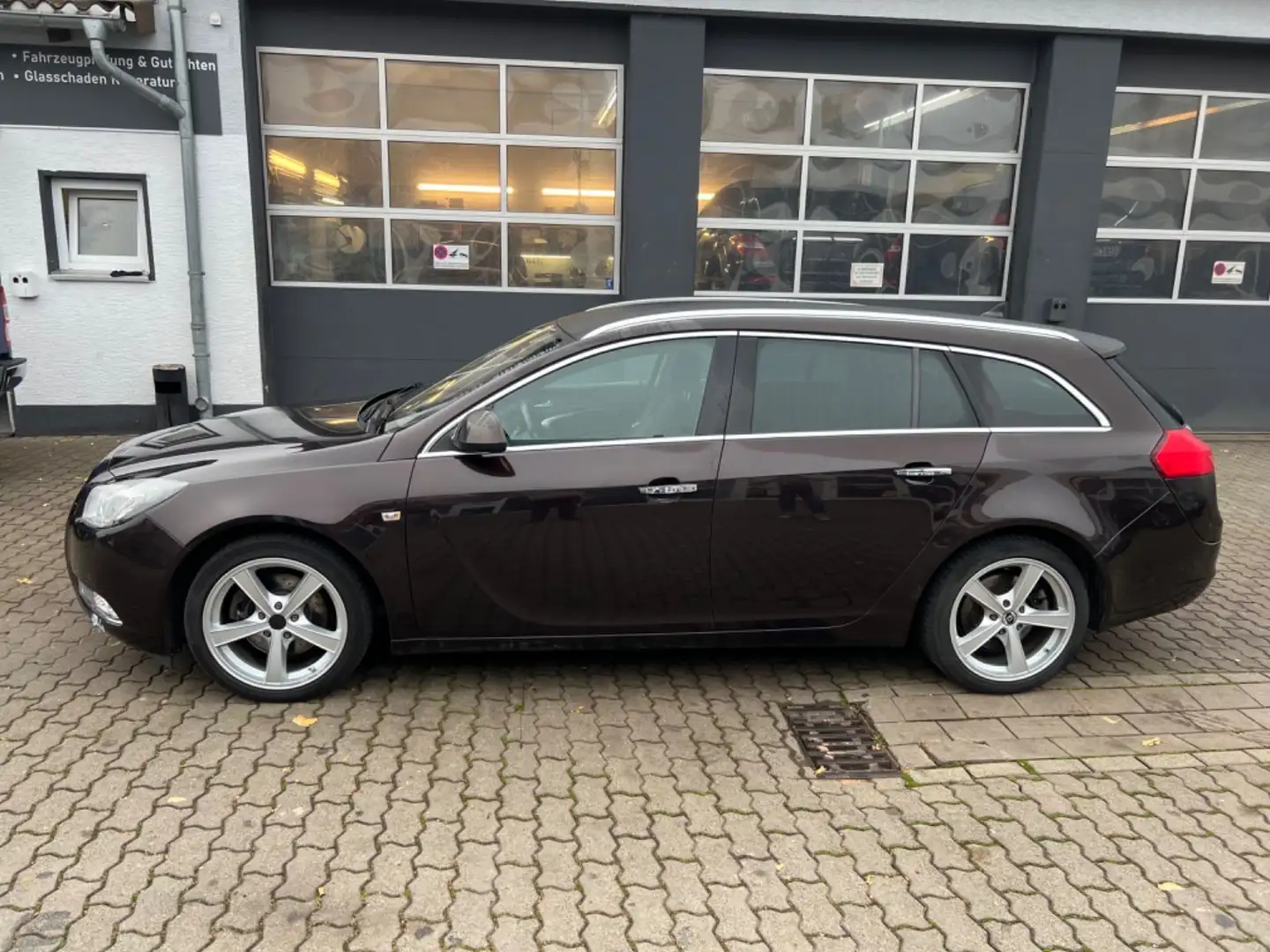 Opel Insignia A Sports Tourer Innovation BiXenon AHK Marrón - 2