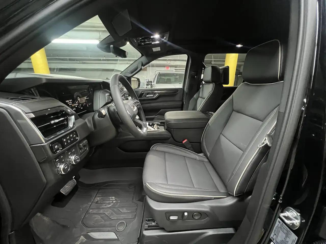 GMC Yukon снимка GMC Yukon