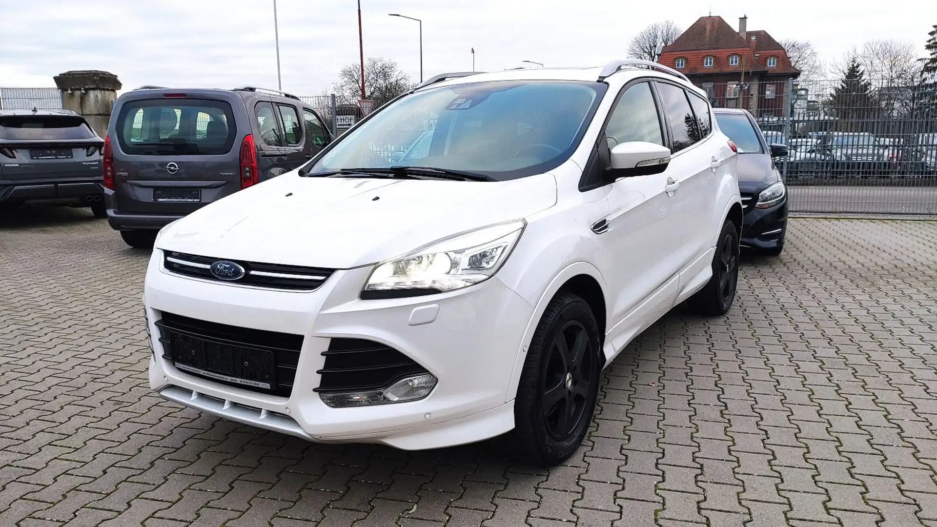 Ford Kuga AWD Individual+AHK+PANO+XENON+CAM+8-fach be Blanc - 1