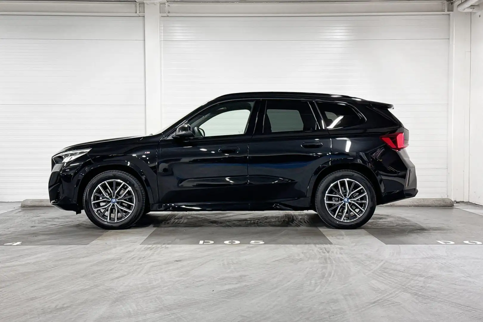 BMW iX1 eDrive20 | M-Sport | Travel Pack | Driving Assista Noir - 2