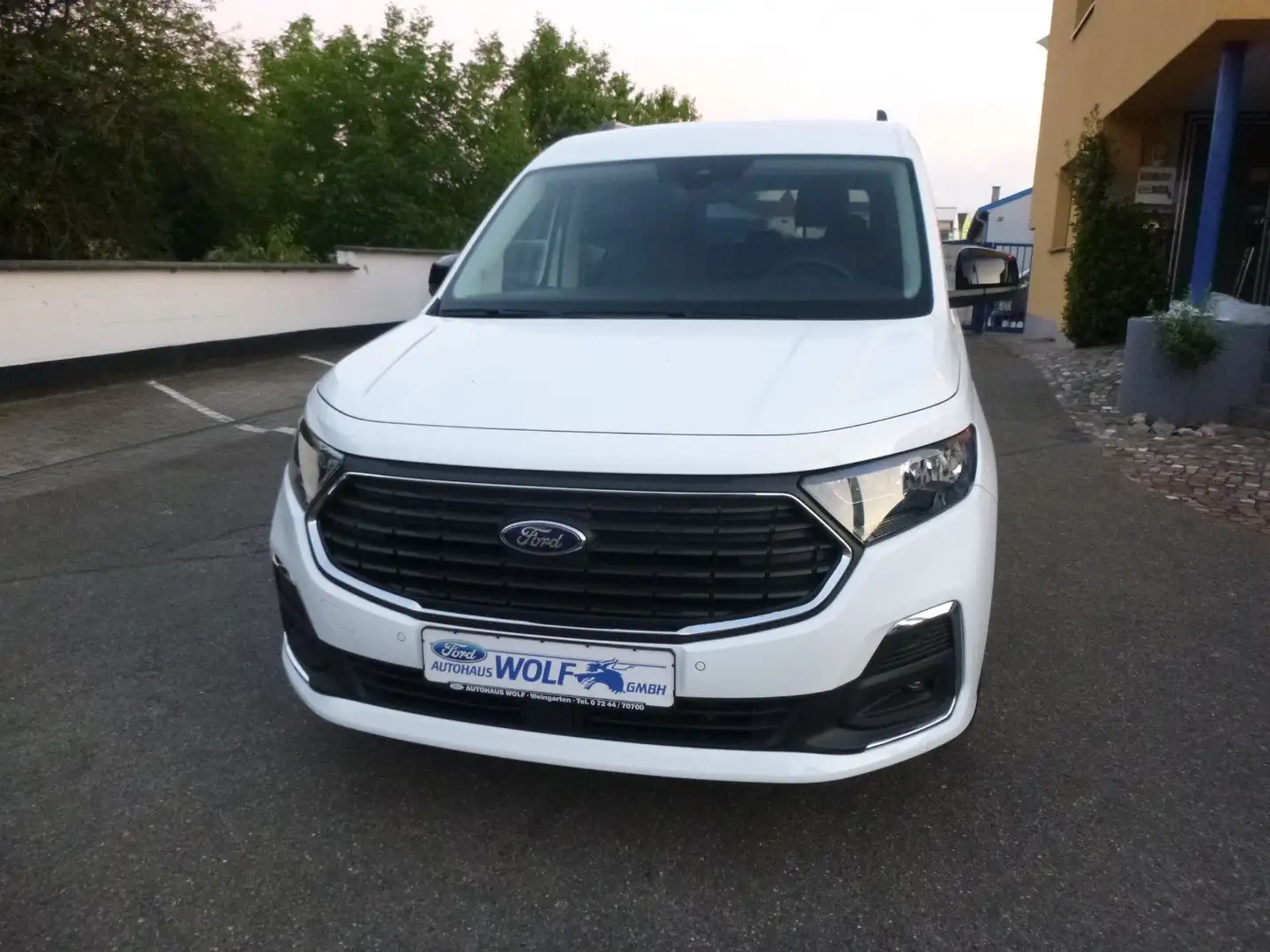 Ford Tourneo Connect L2 Titanium 7-Sitzer Navi Kamera Weiß - 2