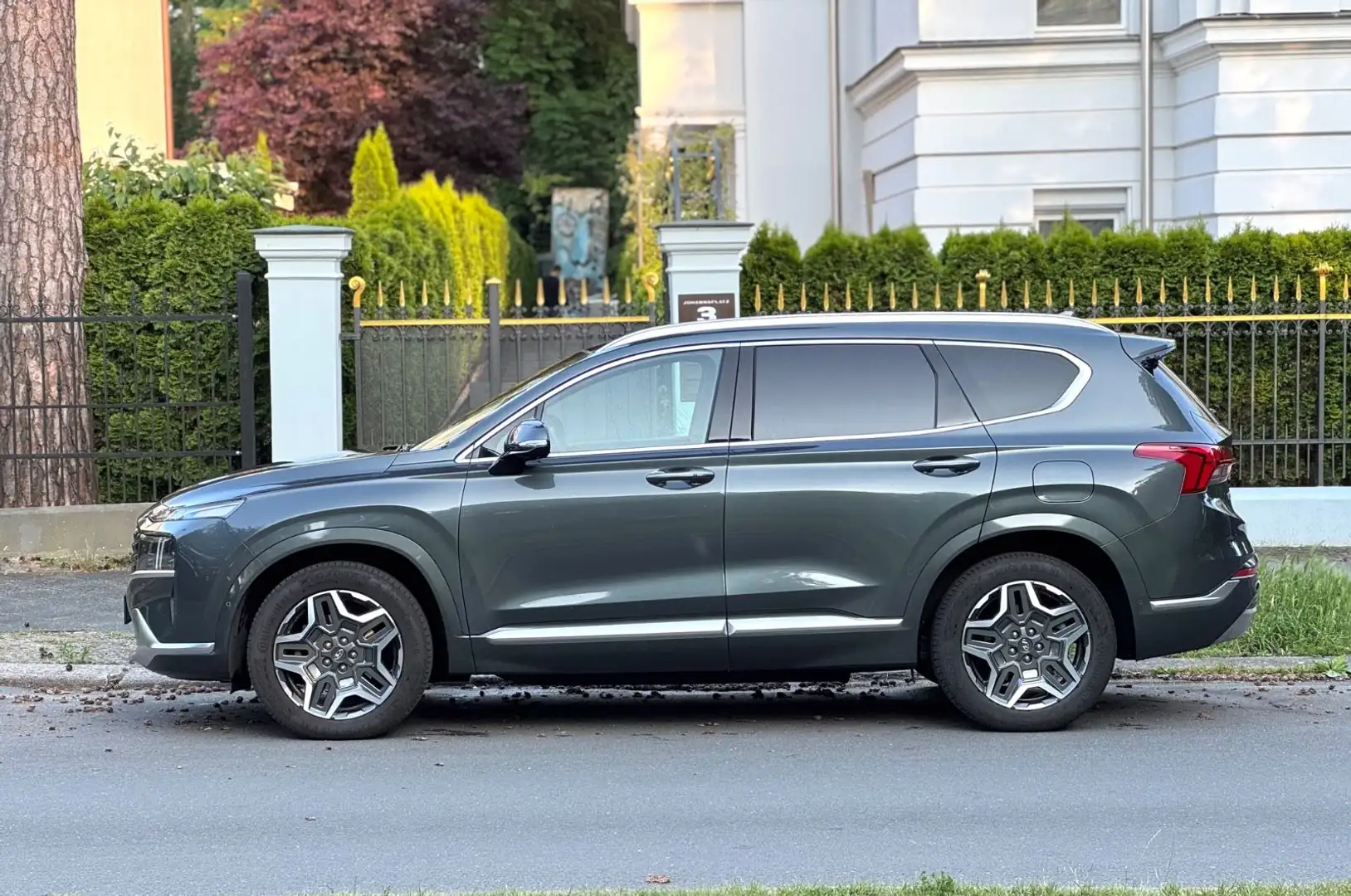 Hyundai SANTA FE Signature 7-Sitzer 4WD Vollausstattung Grigio - 2