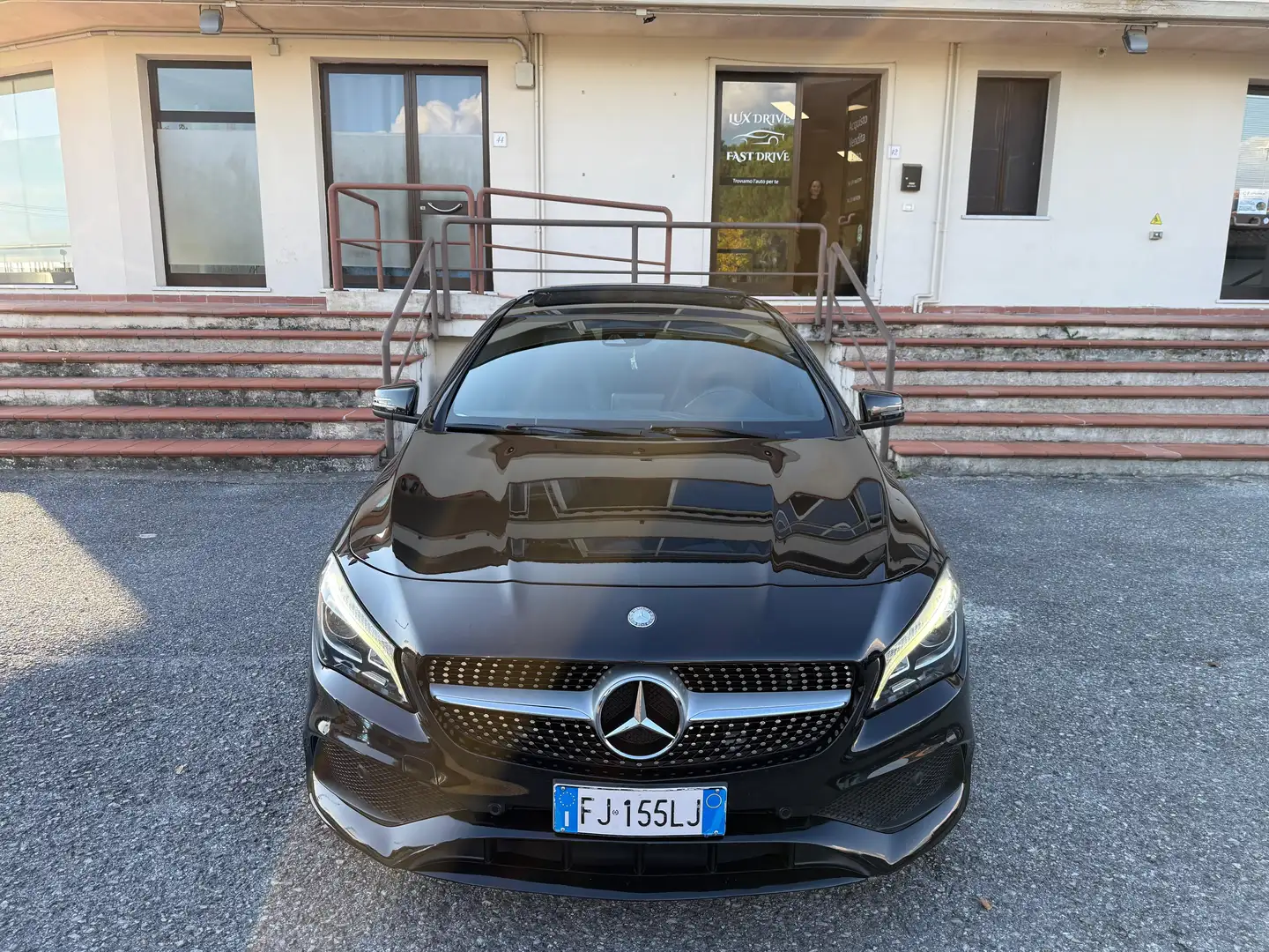 Mercedes-Benz CLA 220 CLA - C117 d Premium auto FL Zwart - 2