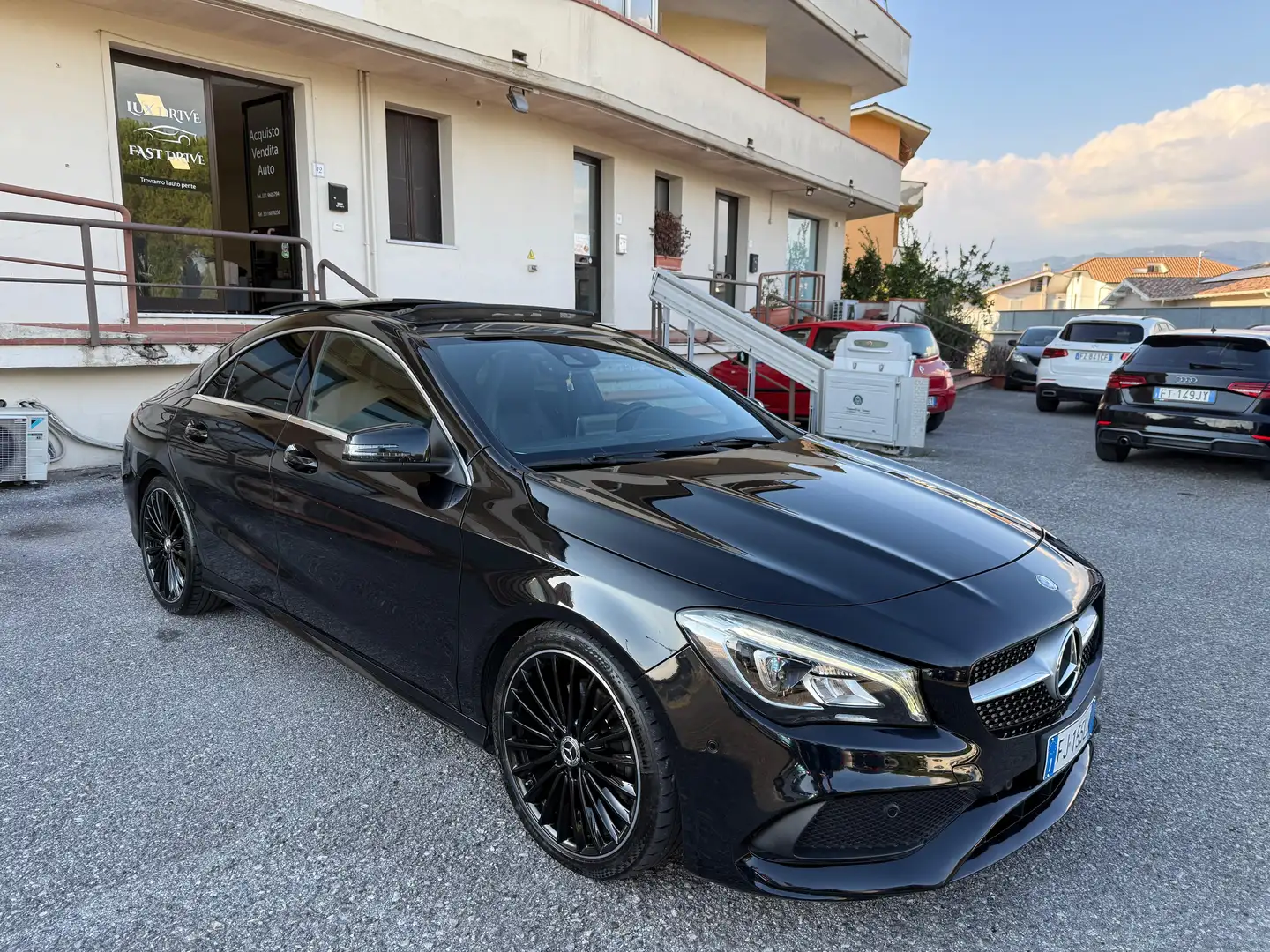 Mercedes-Benz CLA 220 CLA - C117 d Premium auto FL Zwart - 1