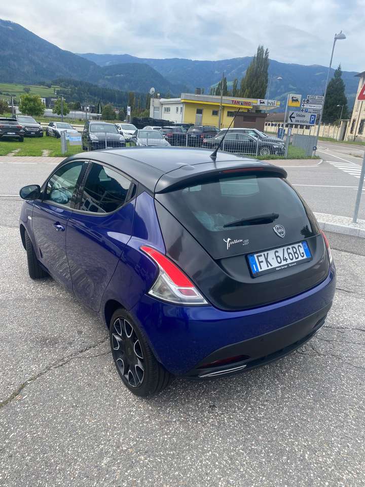 Lancia Ypsilon Ypsilon III 2011 0.9 t.air MOMO