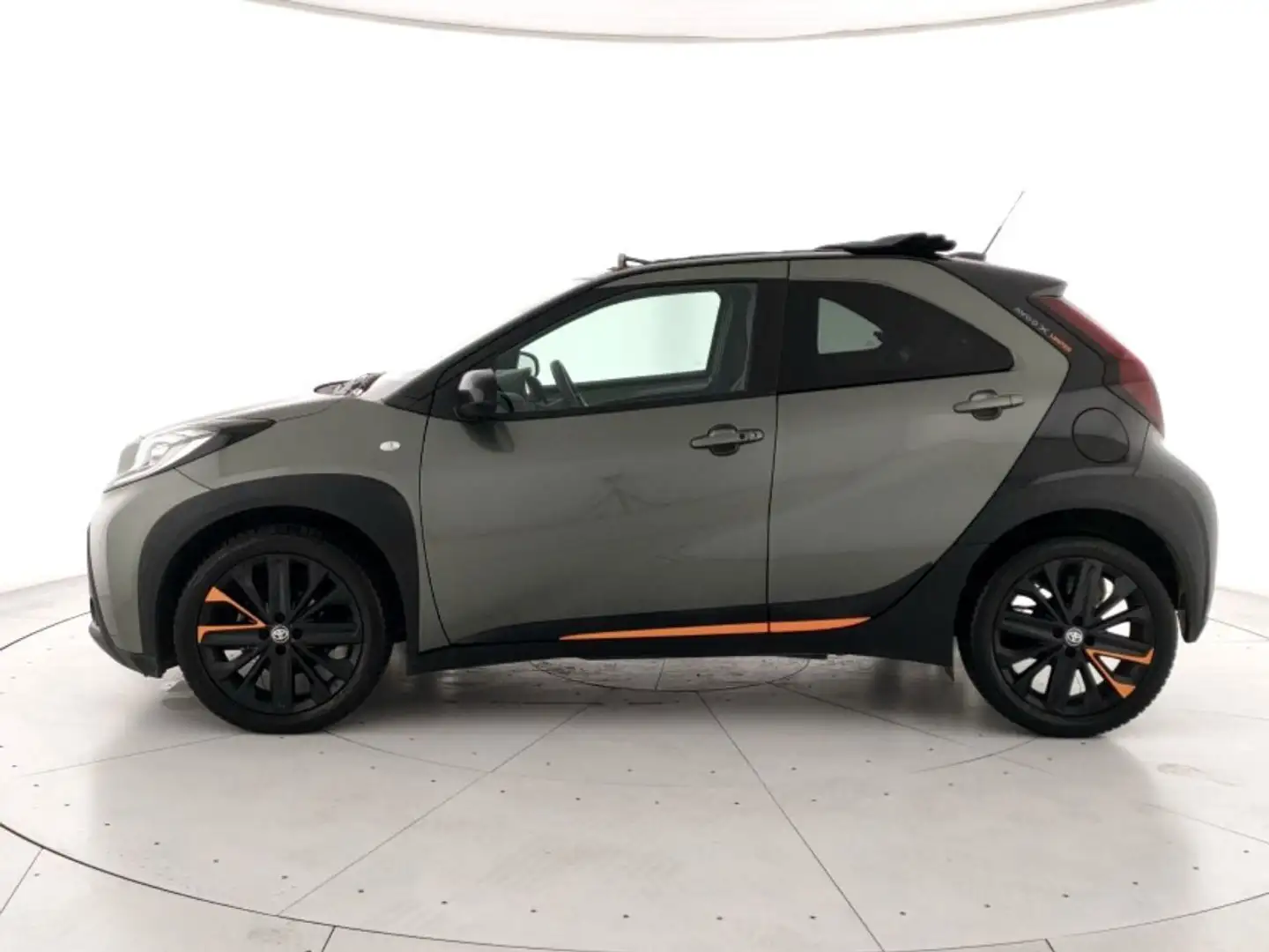 Toyota Aygo X 1.0 Lounge 72cv s-cvt Nero - 2