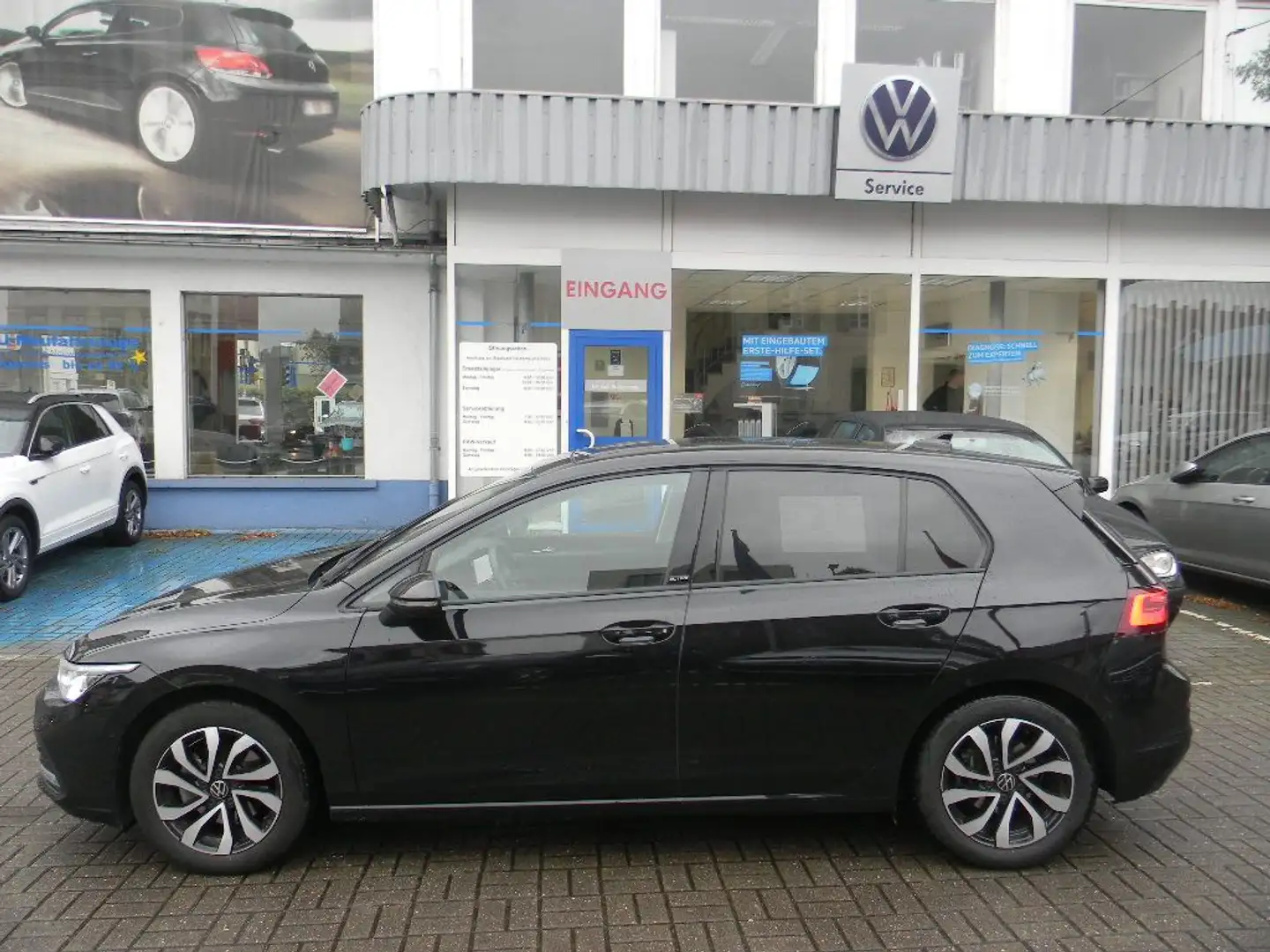 Volkswagen Golf VIII Lim. Active 2,0 TDI 7 GANG DSG AHK,PAN Zwart - 1