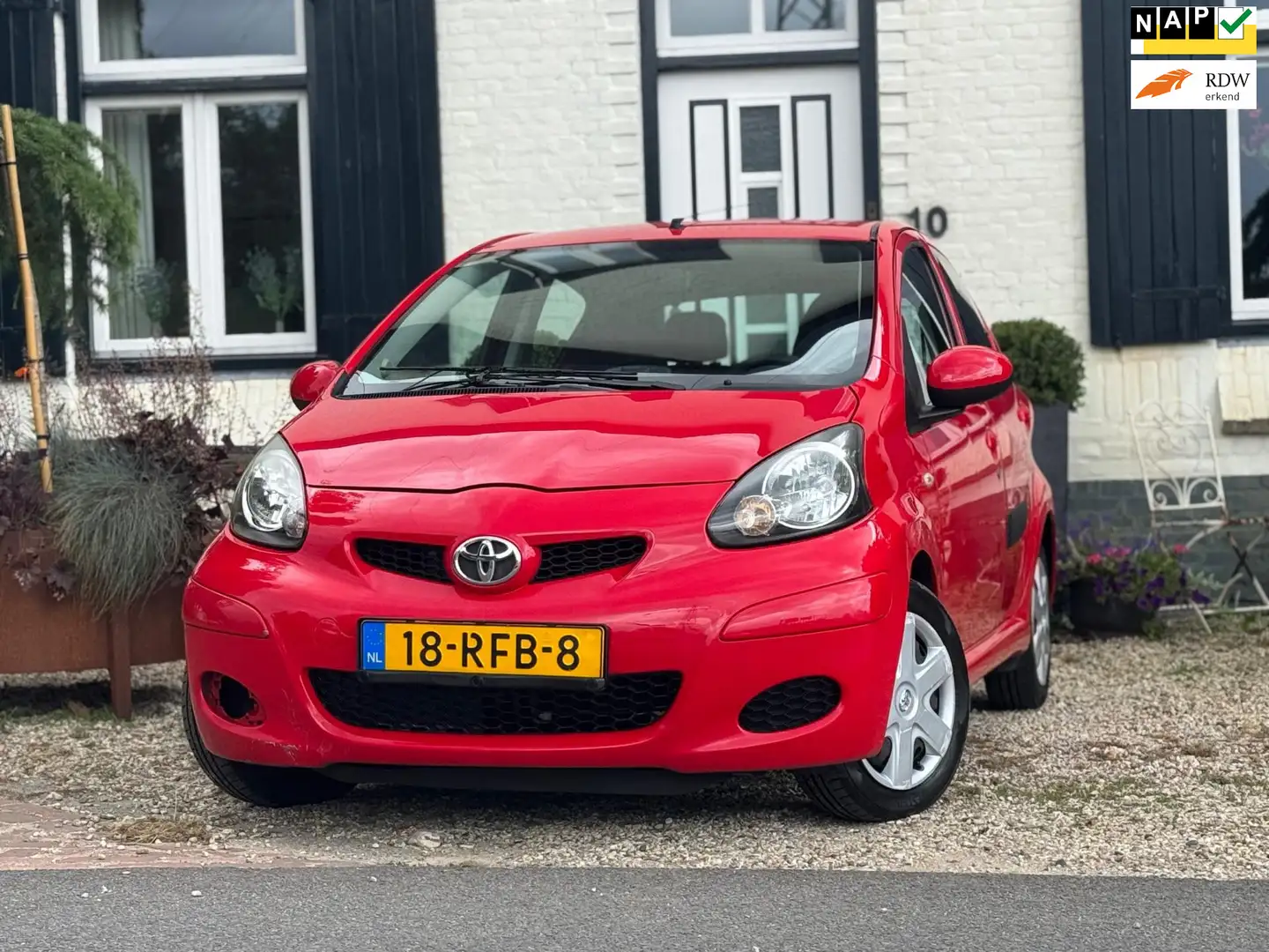 Toyota Aygo 1.0-12V Comfort Navigator|Automaat| Rosso - 1