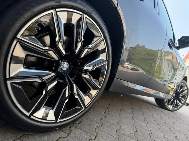 BMW X3 M view 4