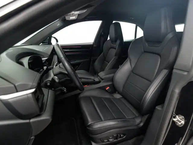 Porsche Macan view 25