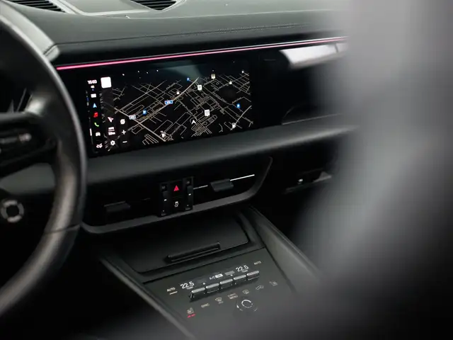 Porsche Macan view 22