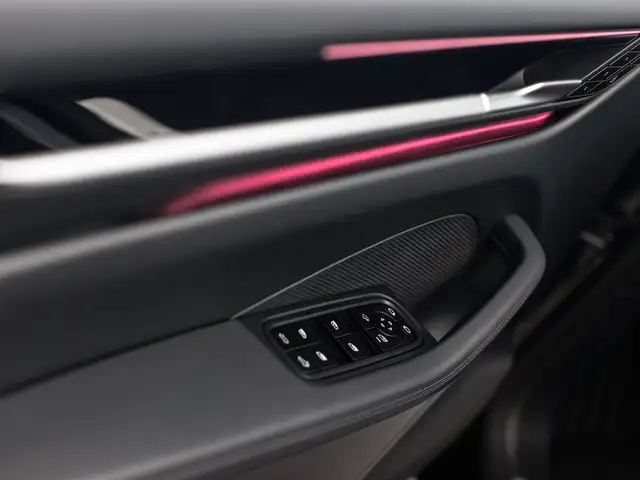 Porsche Macan view 16