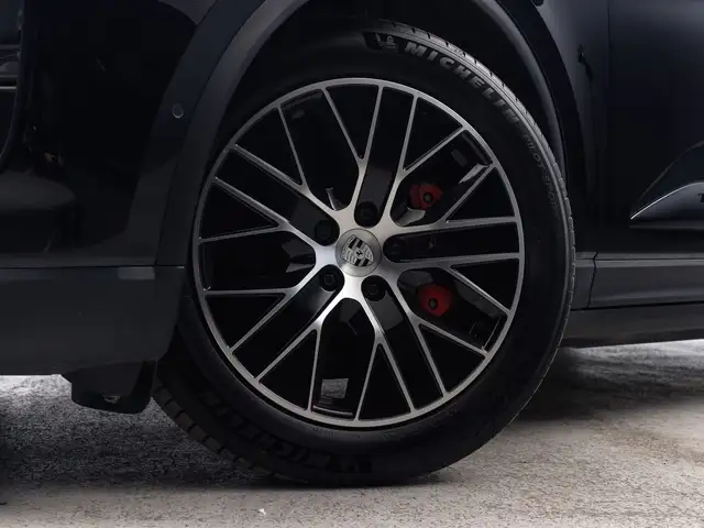 Porsche Macan view 4