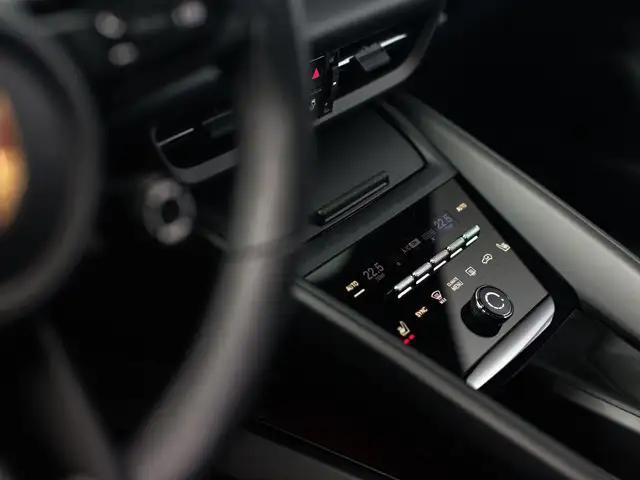 Porsche Macan view 19