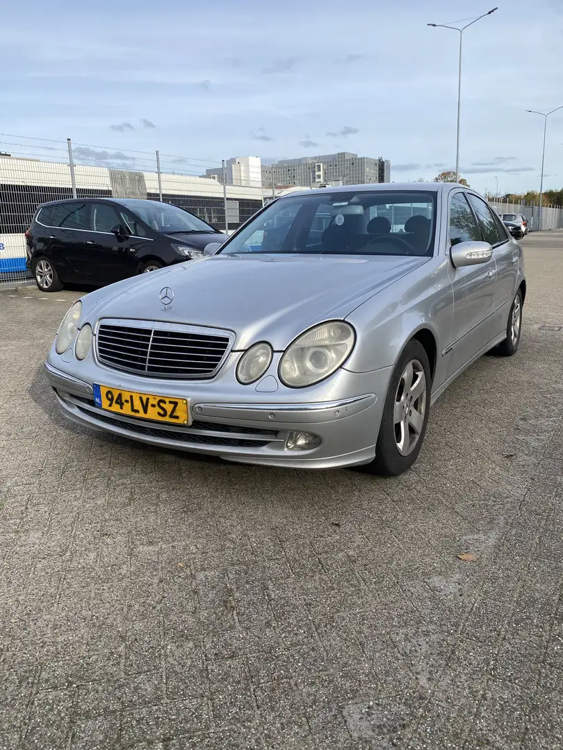 Mercedes-Benz E 220 Avantgarde Grijs - 2