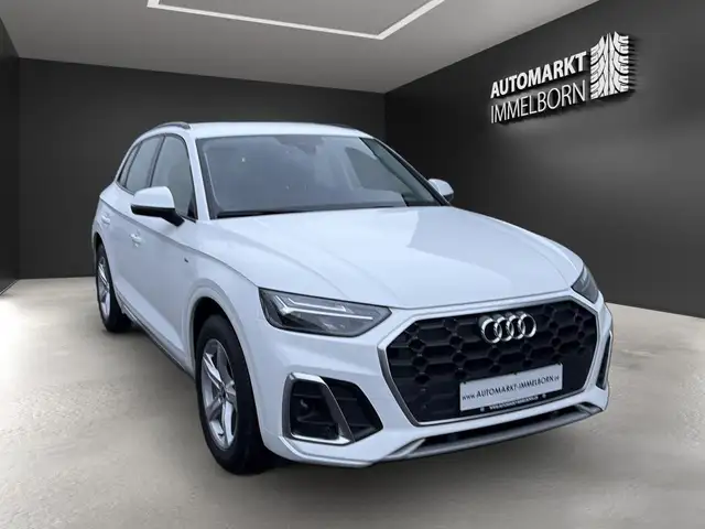 Audi Q5 view 2