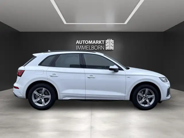 Audi Q5 view 11
