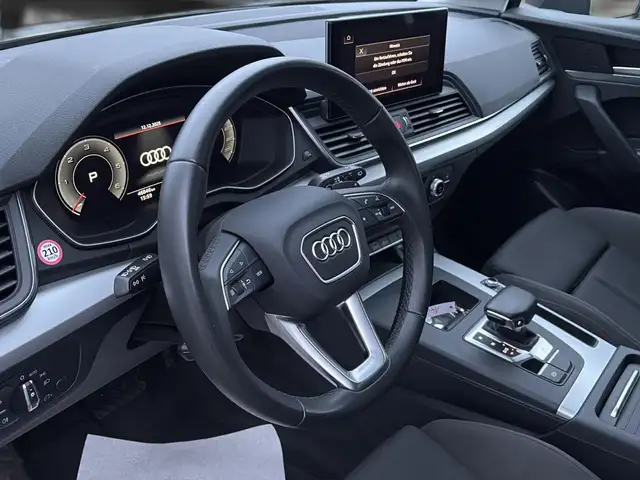 Audi Q5 view 13