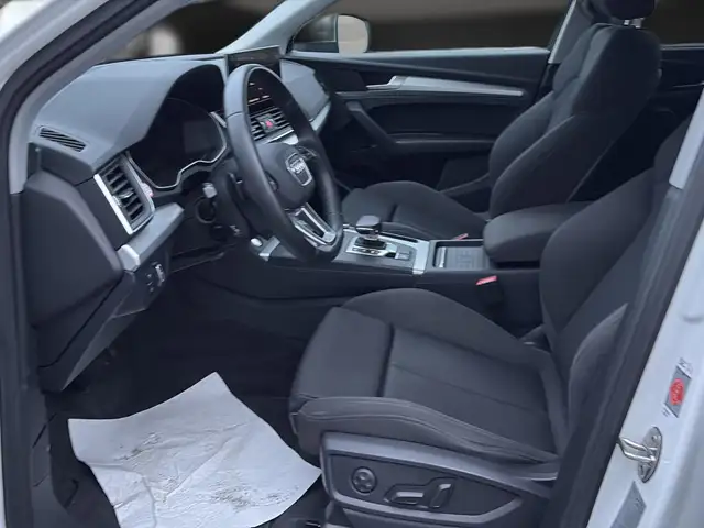 Audi Q5 view 12