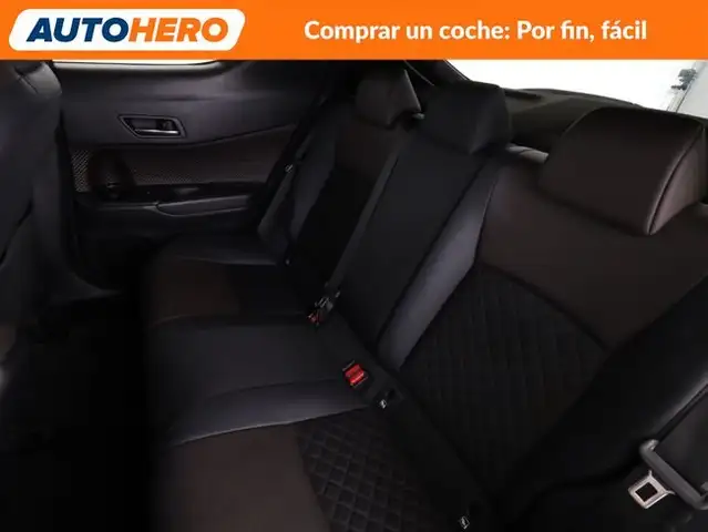 Toyota C-HR view 15