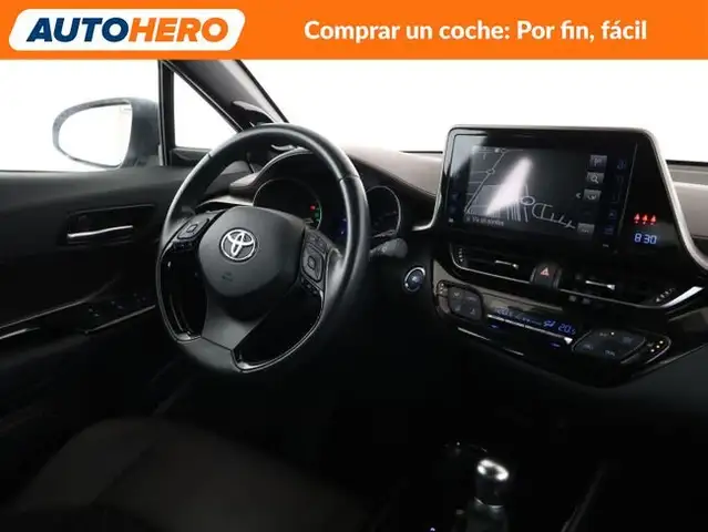 Toyota C-HR view 14