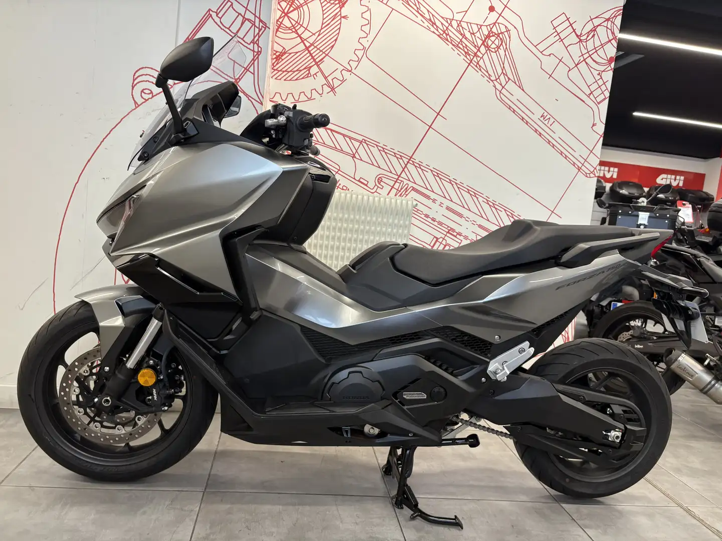 Honda Forza 750 Gris - 1