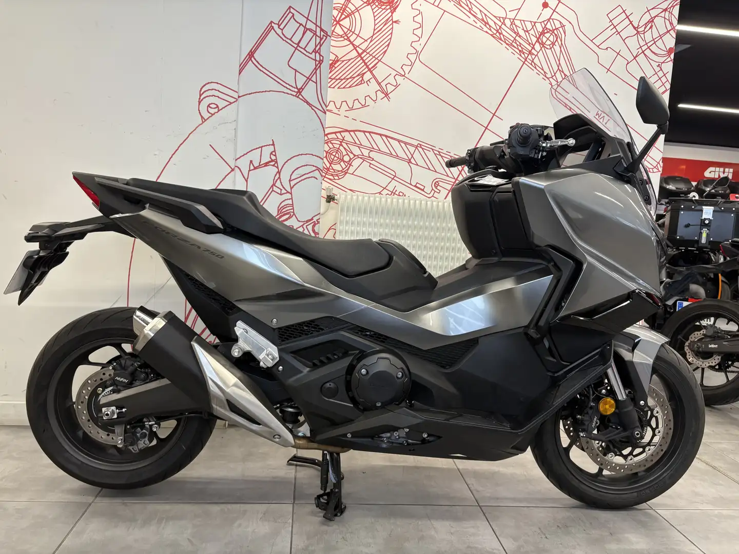 Honda Forza 750 Gris - 2