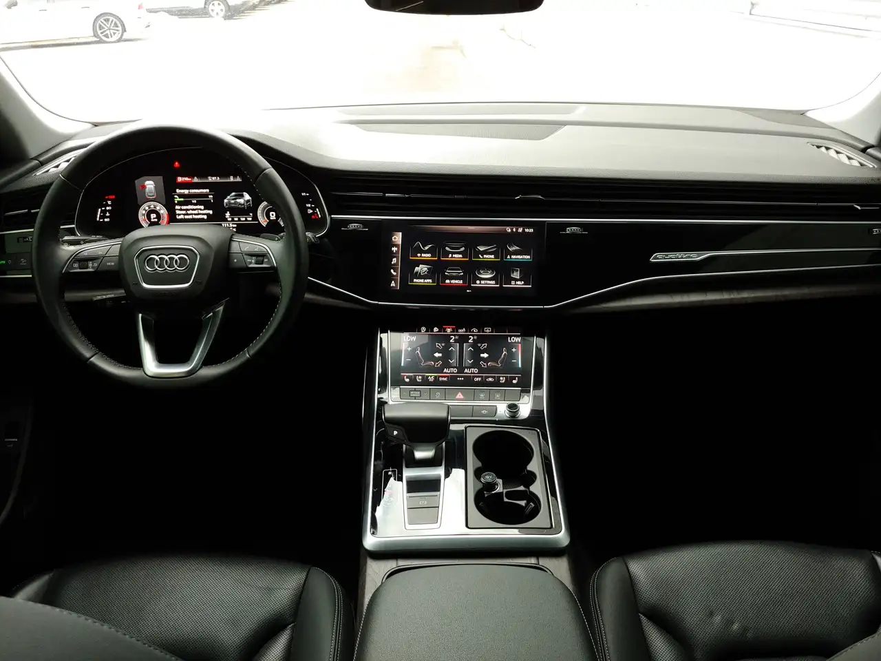 Audi Q8 снимка Audi Q8