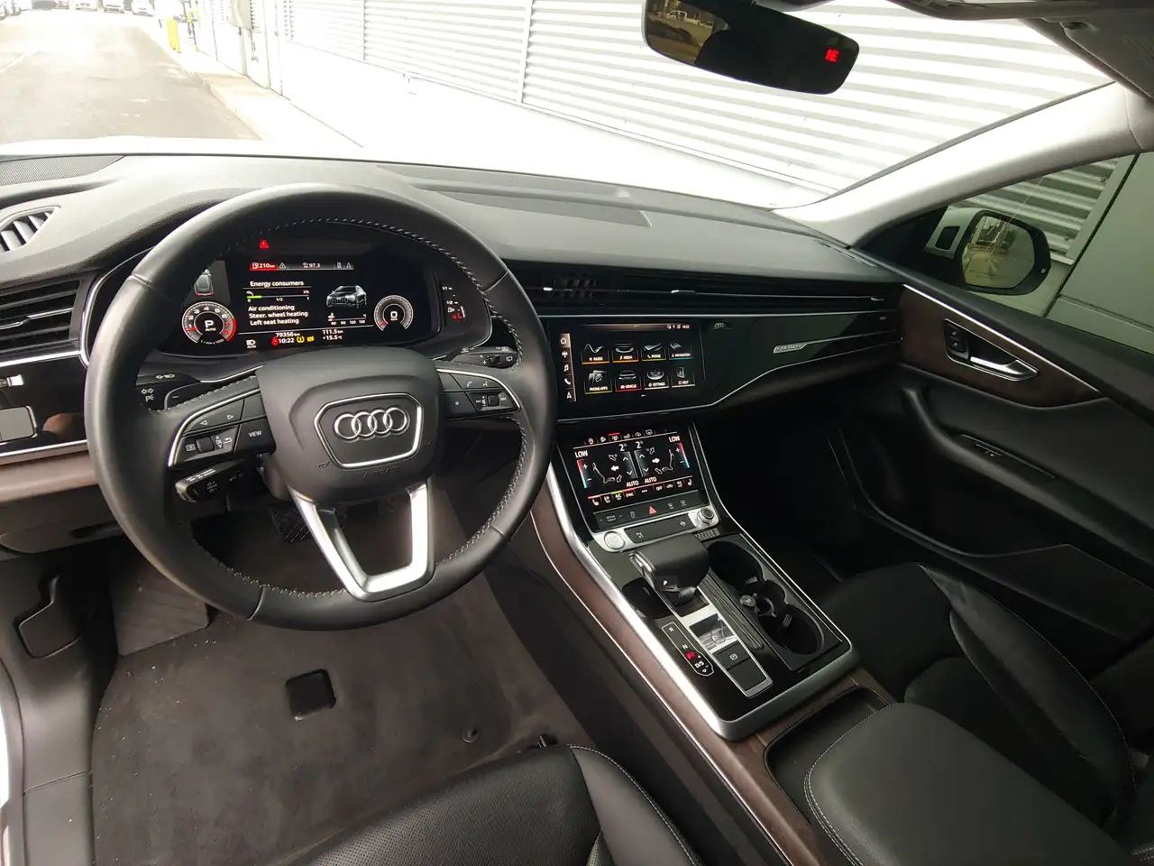 Audi Q8 снимка Audi Q8