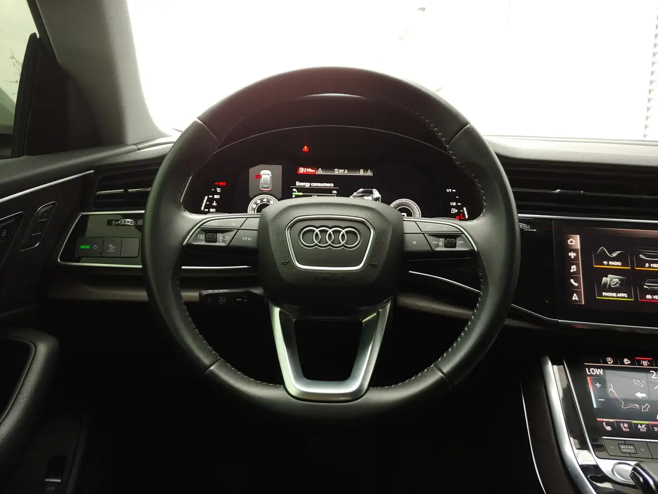 Audi Q8 снимка Audi Q8
