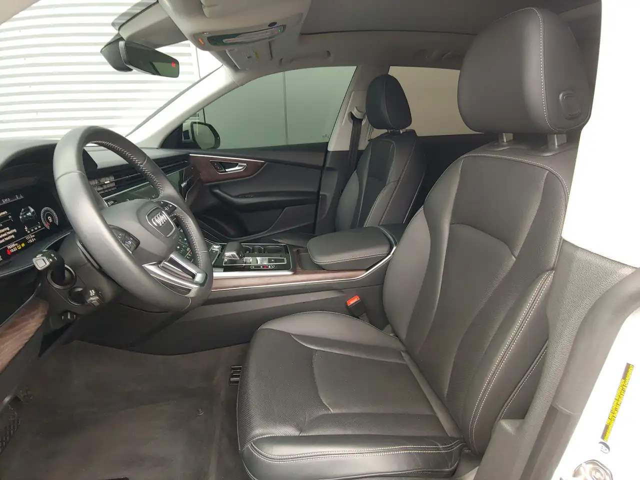 Audi Q8 снимка Audi Q8