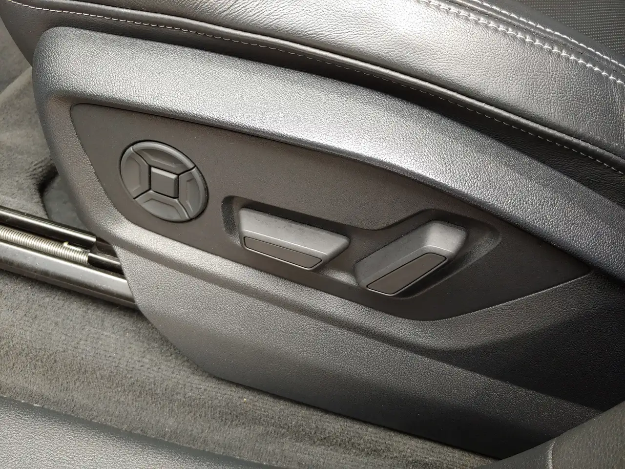 Audi Q8 снимка Audi Q8