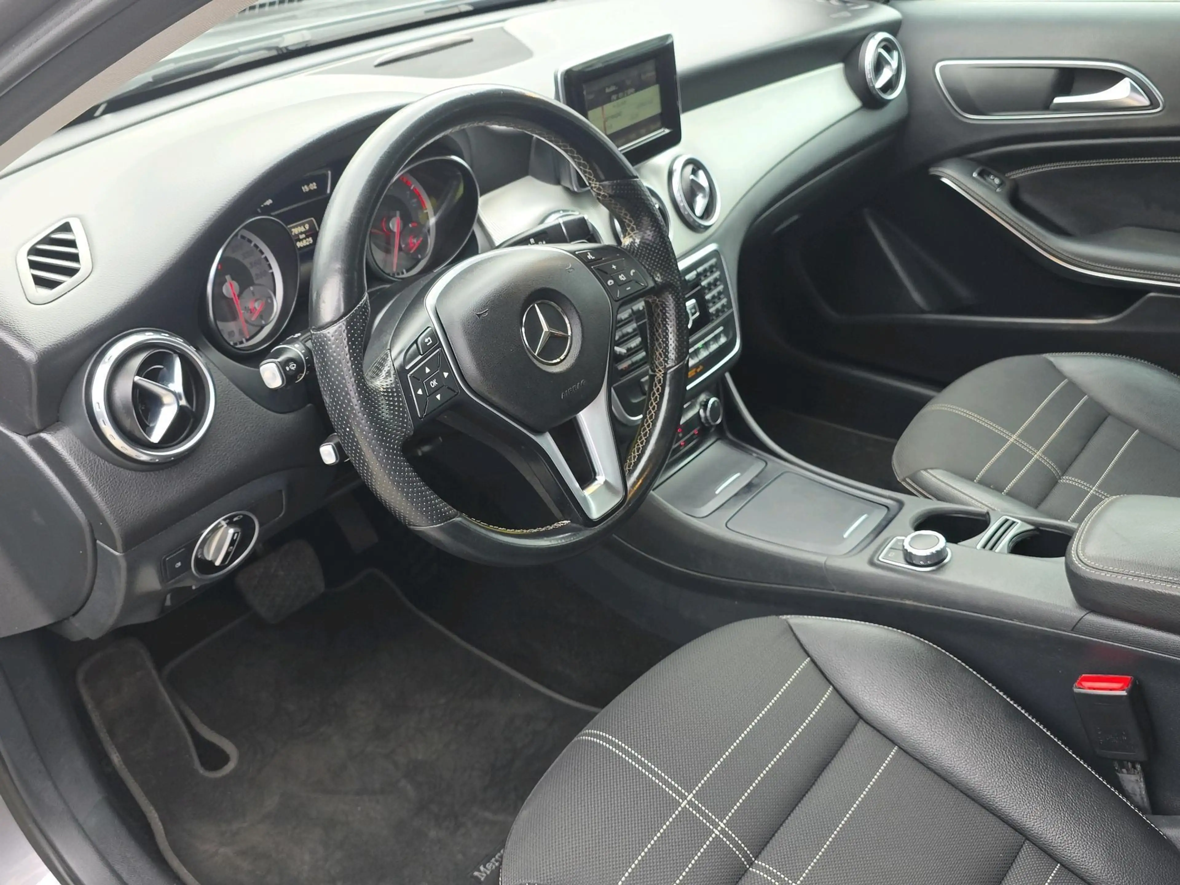 Mercedes-Benz GLA 180 Prestige | Automaat | Stoelverwarming | Navigatie — photo 4