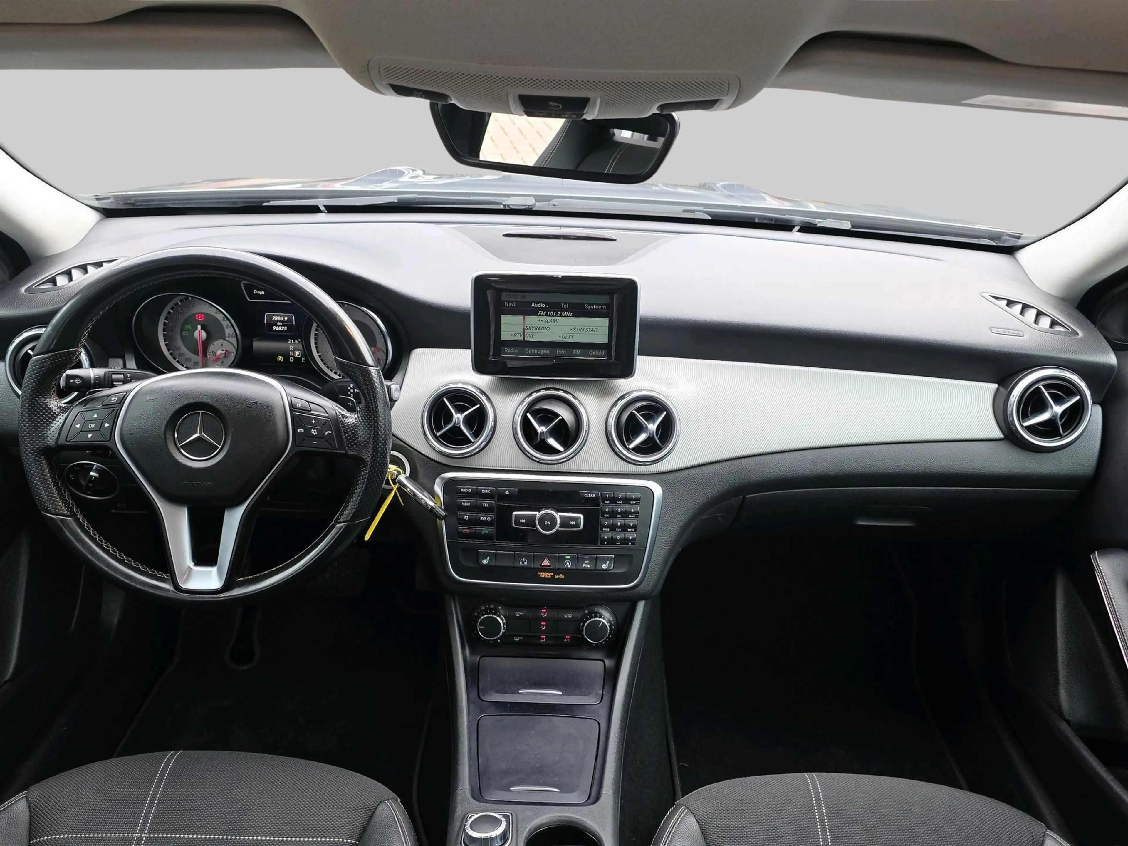 Mercedes-Benz GLA 180 Prestige | Automaat | Stoelverwarming | Navigatie — photo 5