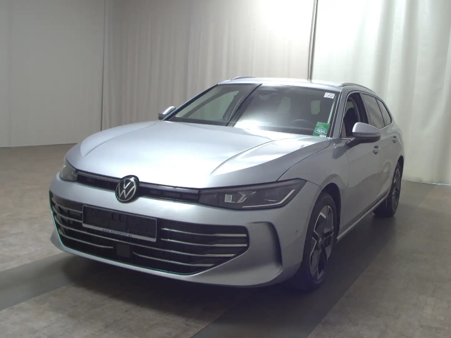 Volkswagen Passat Var. 2.0 TDI Elegance DCC Navi HuD AHK IQ Silber - 2