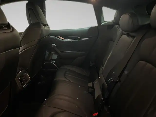 Maserati Levante view 11