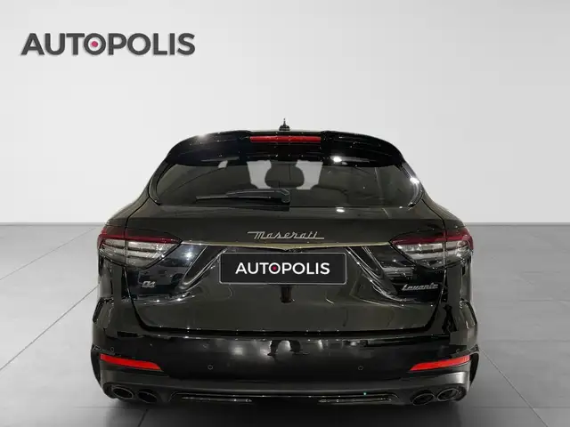 Maserati Levante view 15
