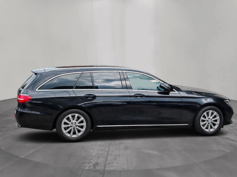 Mercedes-Benz E 220 d T Avantgarde Widescreen Multibeam S-Dach — photo 5