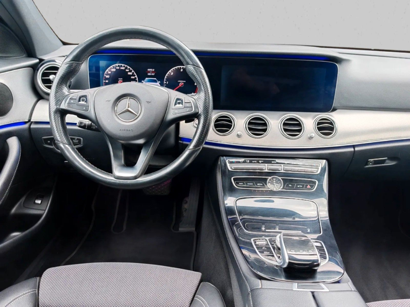 Mercedes-Benz E 220 d T Avantgarde Widescreen Multibeam S-Dach — photo 11