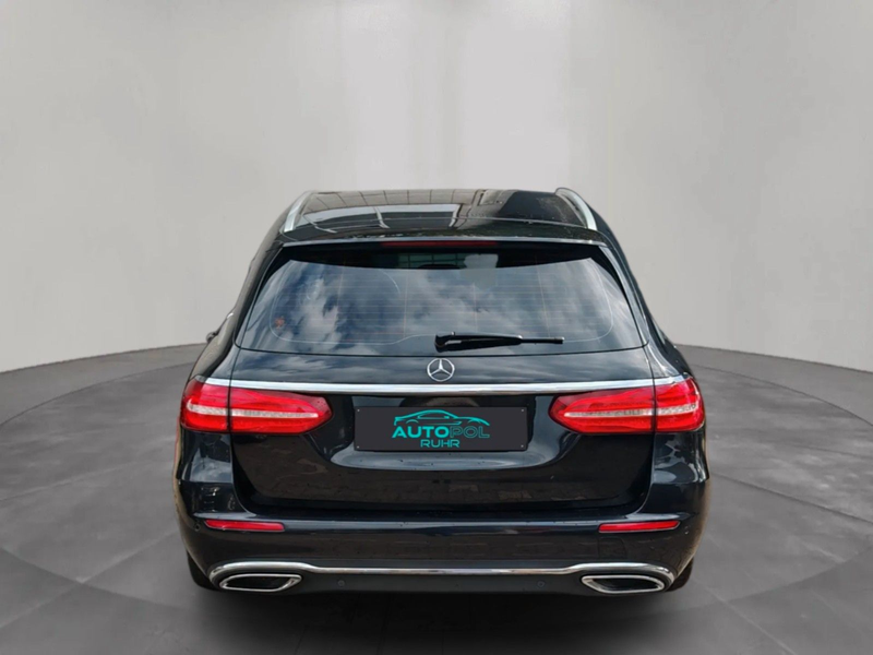 Mercedes-Benz E 220 d T Avantgarde Widescreen Multibeam S-Dach — photo 4
