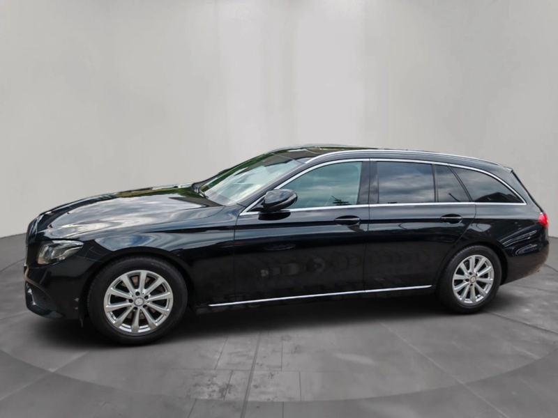 Mercedes-Benz E 220 d T Avantgarde Widescreen Multibeam S-Dach — photo 2