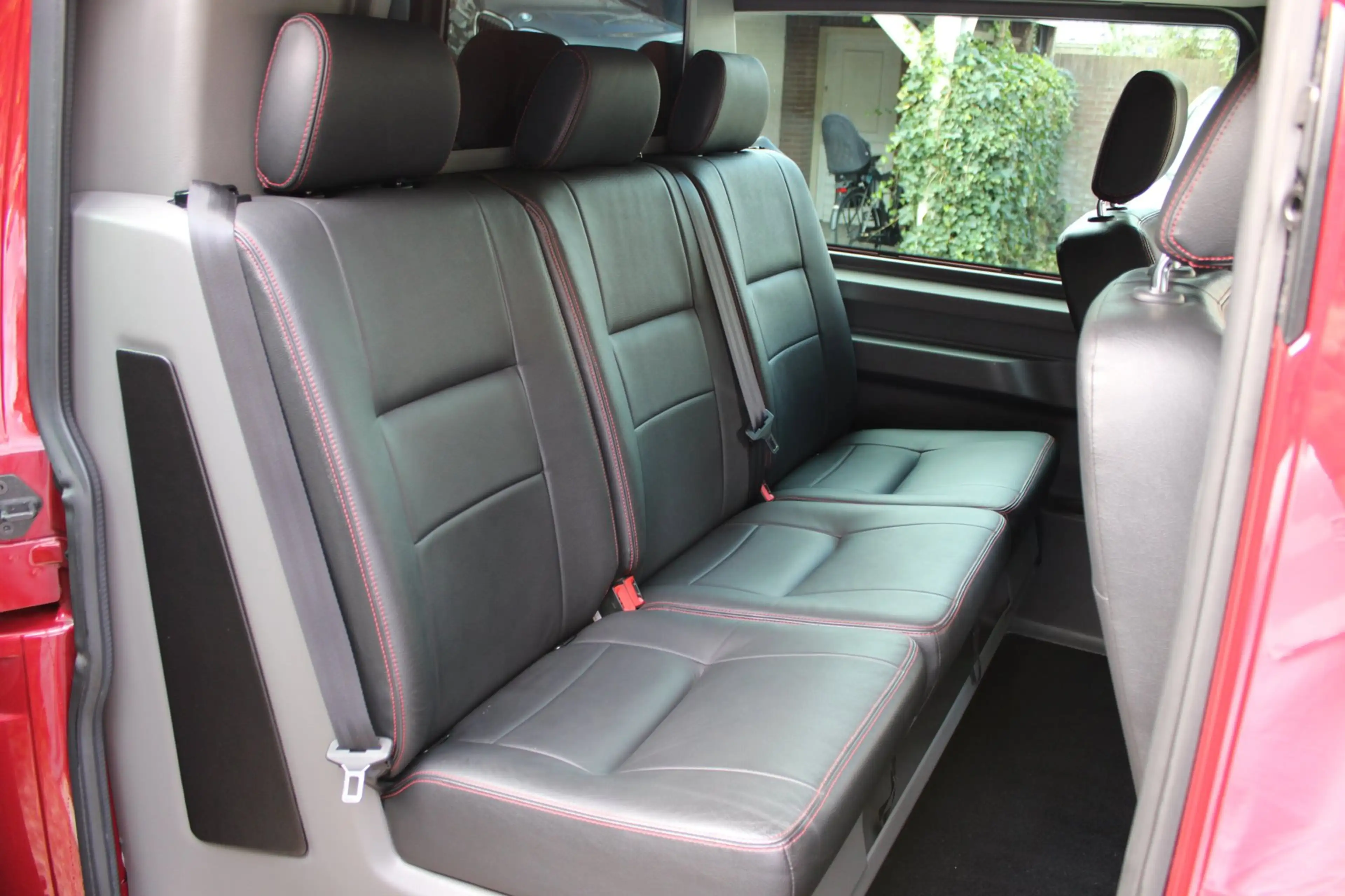 Volkswagen Transporter 2.0 TDI L2H1 32 DC Bulli — photo 25
