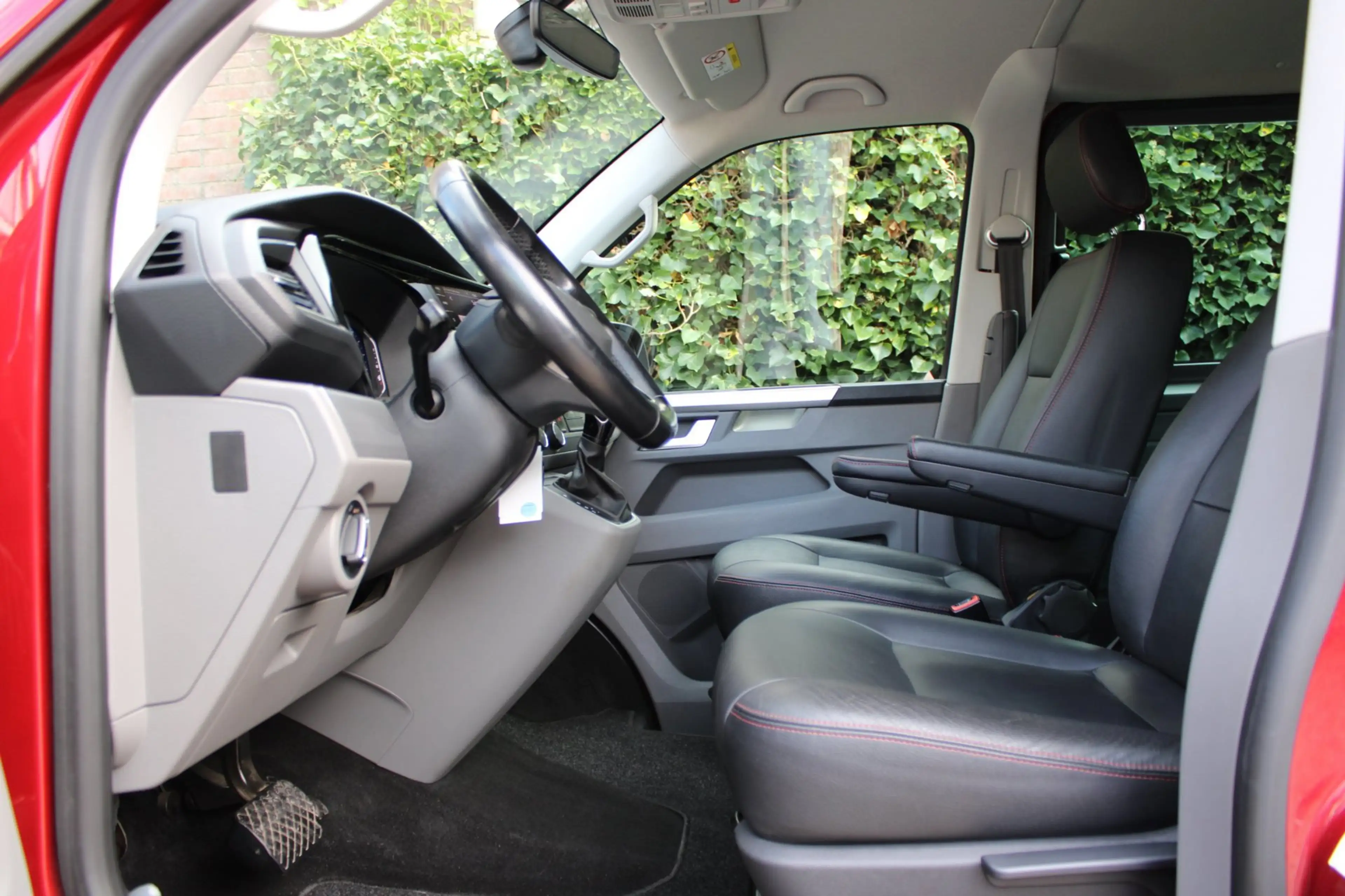 Volkswagen Transporter 2.0 TDI L2H1 32 DC Bulli — photo 24
