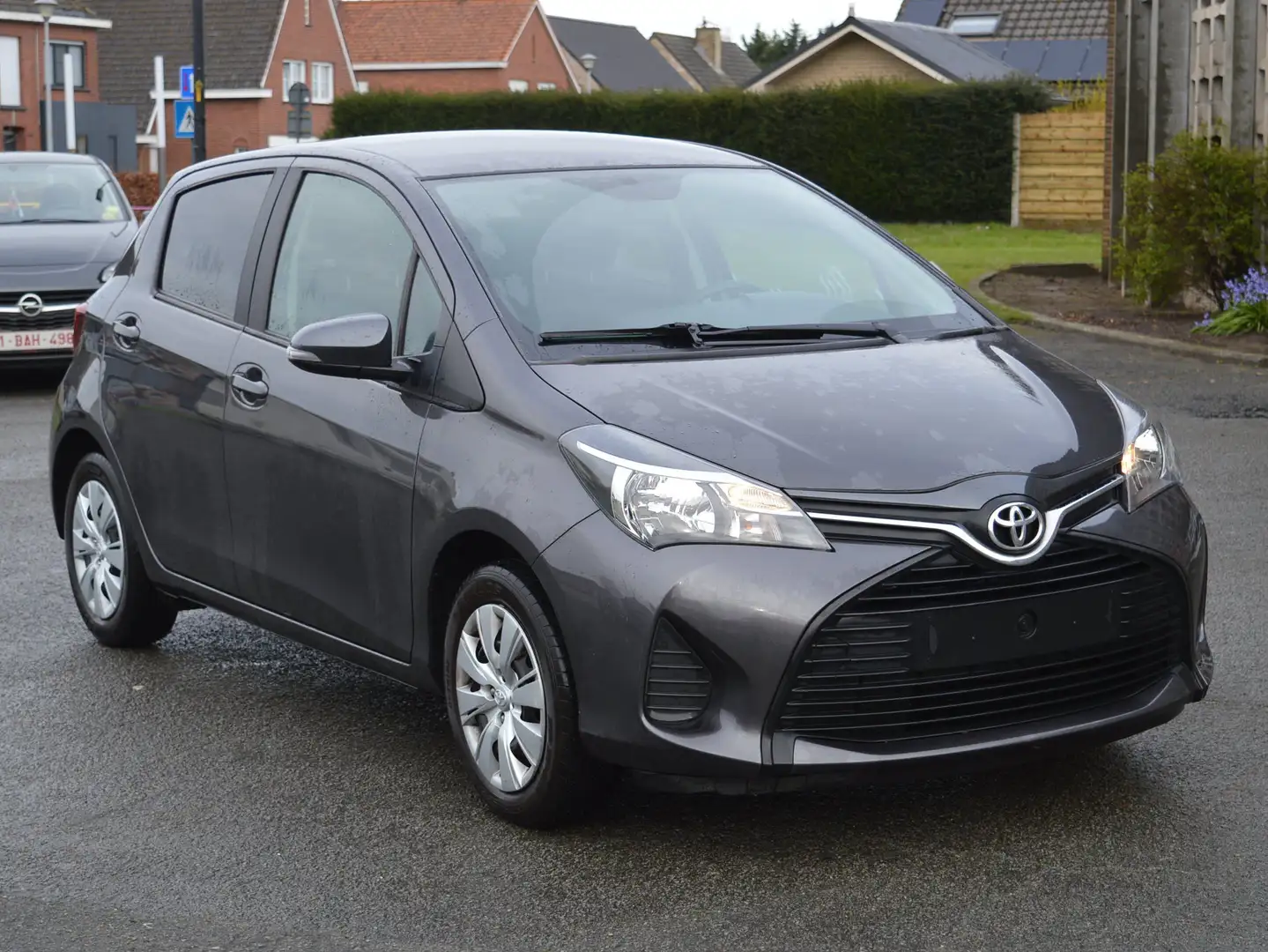 Toyota Yaris 1.0i VVT-i Active and pack Live 2 Gris - 2